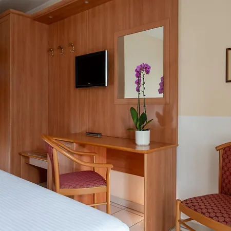 Regina Hotell 3*